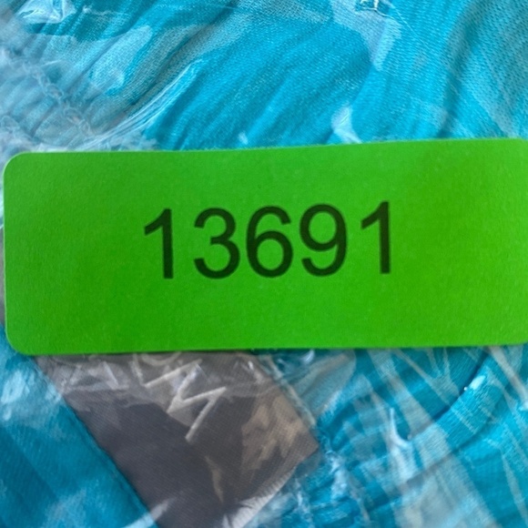 Wallis Women's‎ Aqua 3/4 Sleeve V-neck Blouse Size Small - Picture 11 of 11